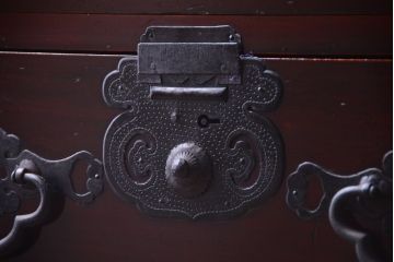 アンティーク家具　古民具・骨董　一本物　巾着金具　松本衣装箪笥