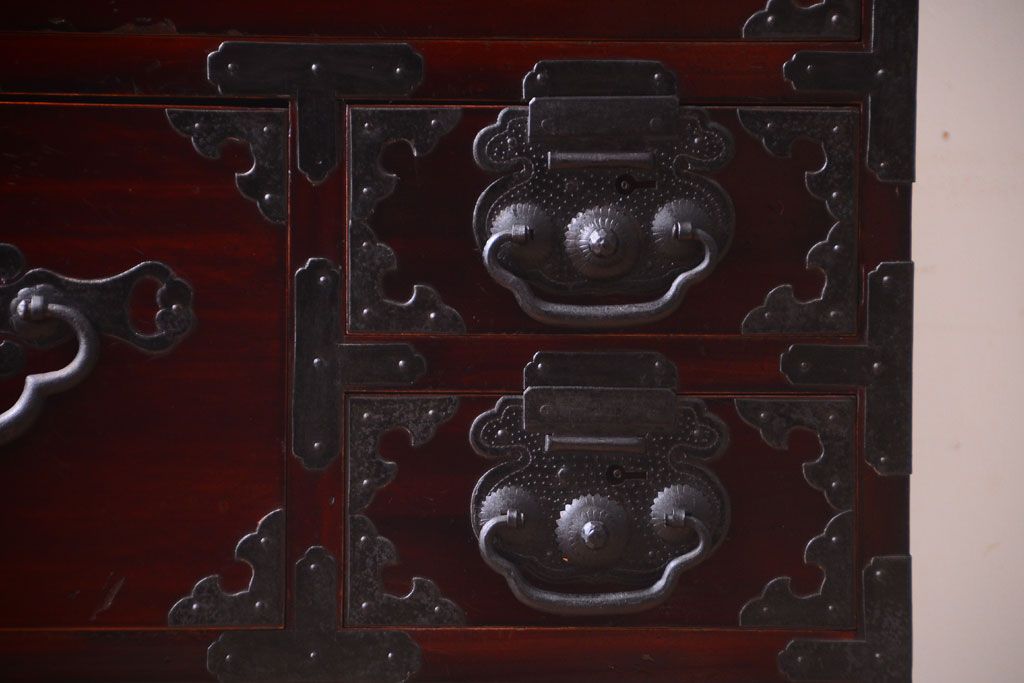 アンティーク家具　古民具・骨董　一本物　巾着金具　松本衣装箪笥