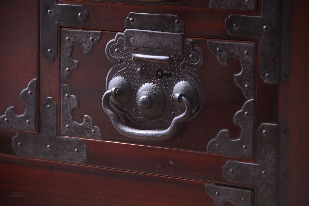 アンティーク家具　古民具・骨董　一本物　巾着金具　松本衣装箪笥