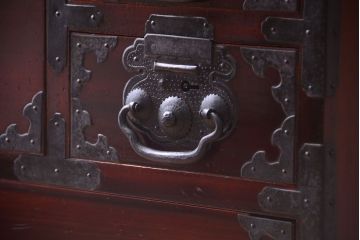 アンティーク家具　古民具・骨董　一本物　巾着金具　松本衣装箪笥