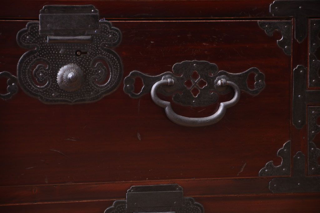 アンティーク家具　古民具・骨董　一本物　巾着金具　松本衣装箪笥