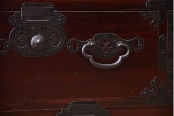 アンティーク家具　古民具・骨董　一本物　巾着金具　松本衣装箪笥