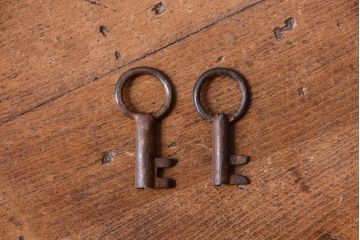 アンティーク家具　古民具・骨董　一本物　巾着金具　松本衣装箪笥