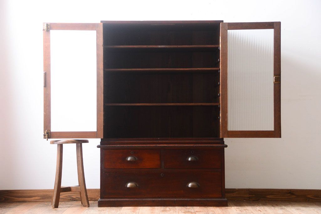 アンティーク家具　モールガラス入り!古い木製の二段重ねアンティーク収納棚