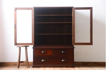 アンティーク家具　モールガラス入り!古い木製の二段重ねアンティーク収納棚