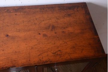 アンティーク家具　モールガラス入り!古い木製の二段重ねアンティーク収納棚