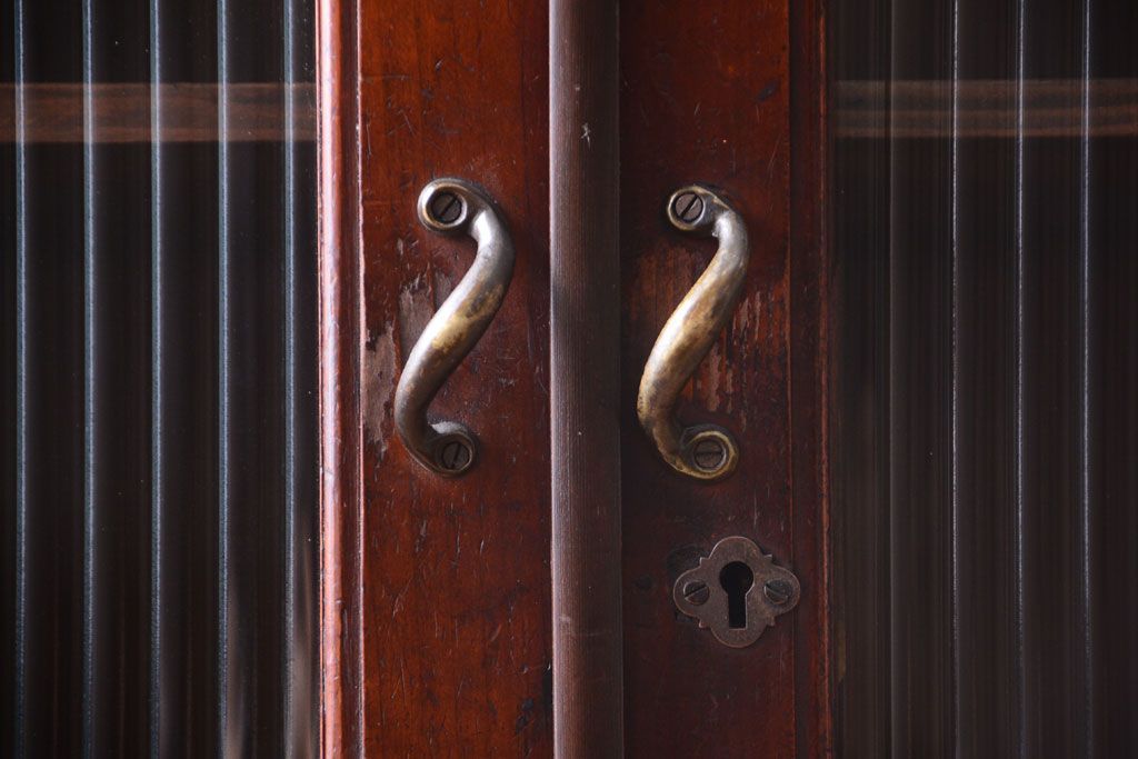 アンティーク家具　モールガラス入り!古い木製の二段重ねアンティーク収納棚