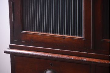 アンティーク家具　モールガラス入り!古い木製の二段重ねアンティーク収納棚