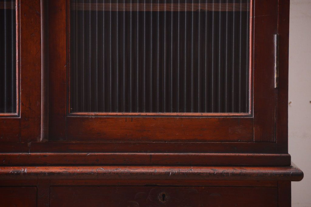 アンティーク家具　モールガラス入り!古い木製の二段重ねアンティーク収納棚