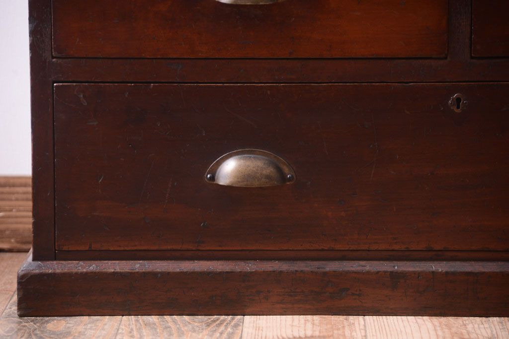 アンティーク家具　モールガラス入り!古い木製の二段重ねアンティーク収納棚