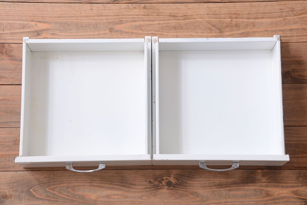 アンティーク家具　アンティーク　アイアンケビント(収納棚・キャビネット)