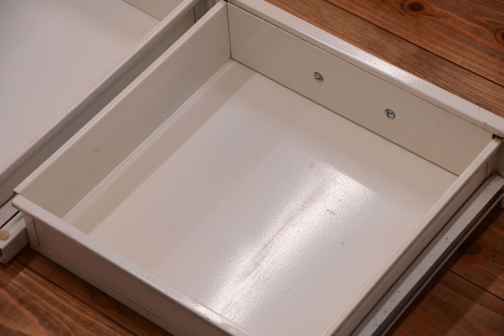 アンティーク家具　アンティーク　アイアンケビント(収納棚・キャビネット)