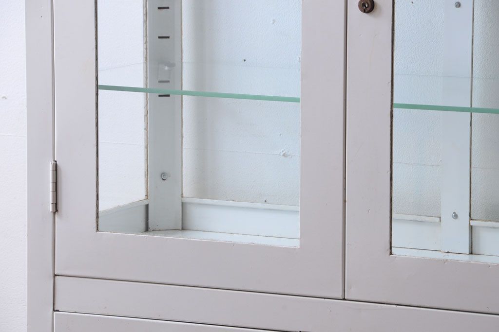 アンティーク家具　アンティーク　アイアンケビント(収納棚・キャビネット)