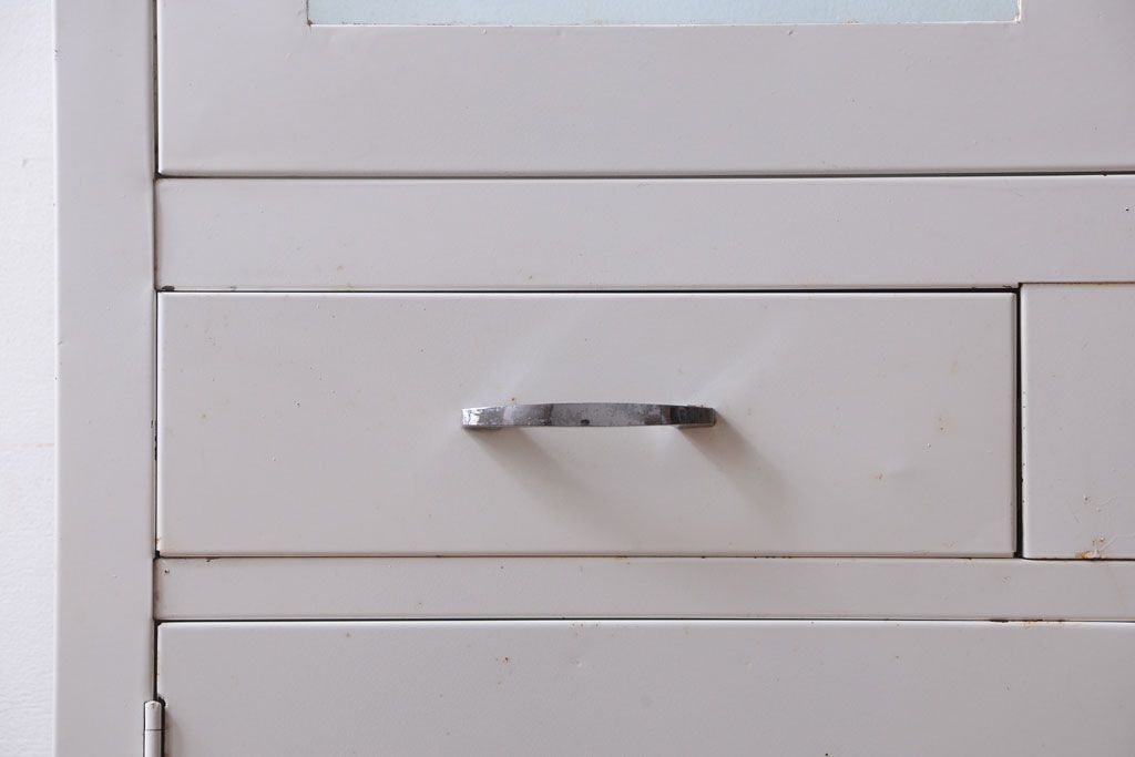 アンティーク家具　アンティーク　アイアンケビント(収納棚・キャビネット)