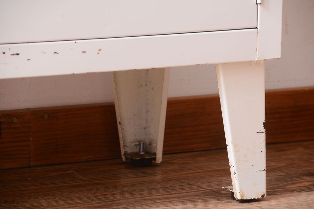 アンティーク家具　アンティーク　アイアンケビント(収納棚・キャビネット)