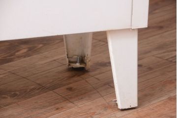 アンティーク家具　アンティーク　アイアンケビント(収納棚・キャビネット)