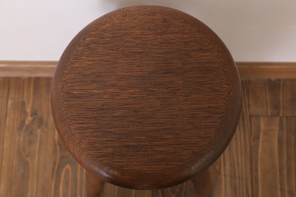 アンティーク家具　ナチュラルスタイル　古い木のアンティークスツール