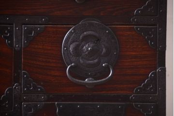 アンティーク家具　前面欅材　古民具・骨董　立派な金具　明治期のアンティーク仙台箪笥