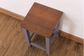 アンティーク雑貨　昭和レトロ　ペイントがかわいい角スツール(ダークグレー)