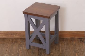 アンティーク雑貨　昭和レトロ　ペイントがかわいい角スツール(ダークグレー)