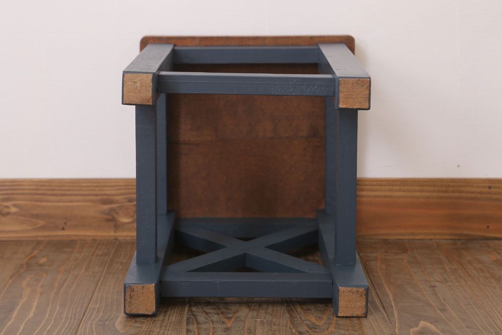 レトロ家具　昭和レトロ　ペイントがかわいい角スツール(ネイビー)