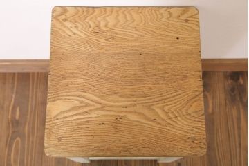 レトロ家具　昭和レトロ　ペイントがかわいい角スツール(アイボリー)