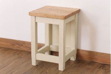 レトロ家具　昭和レトロ　ペイントがかわいい角スツール(アイボリー)