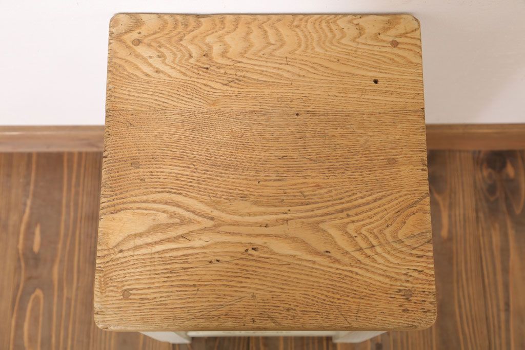 レトロ家具　昭和レトロ　ペイントがかわいい角スツール(アイボリー)