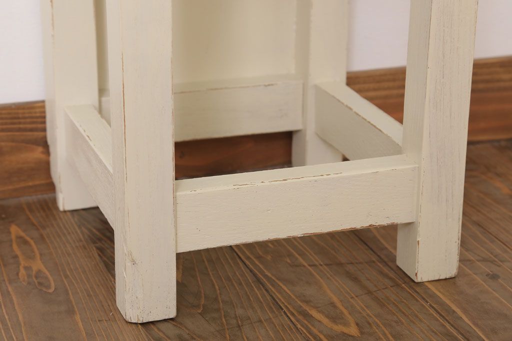 レトロ家具　昭和レトロ　ペイントがかわいい角スツール(アイボリー)