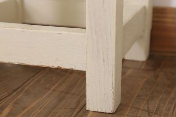 レトロ家具　昭和レトロ　ペイントがかわいい角スツール(アイボリー)