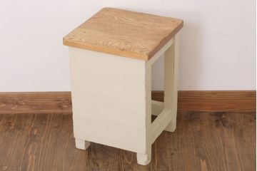 レトロ家具　昭和レトロ　ペイントがかわいい角スツール(アイボリー)