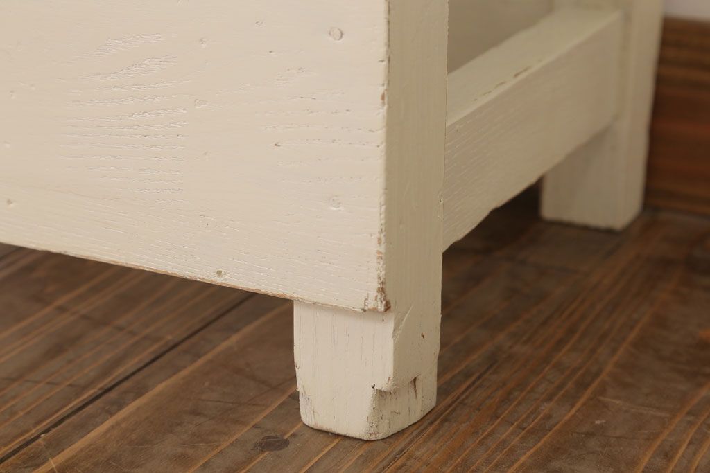 レトロ家具　昭和レトロ　ペイントがかわいい角スツール(アイボリー)