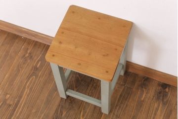 アンティーク雑貨　昭和レトロ　ペイントがかわいい角スツール(オリーブグリーン)(2)
