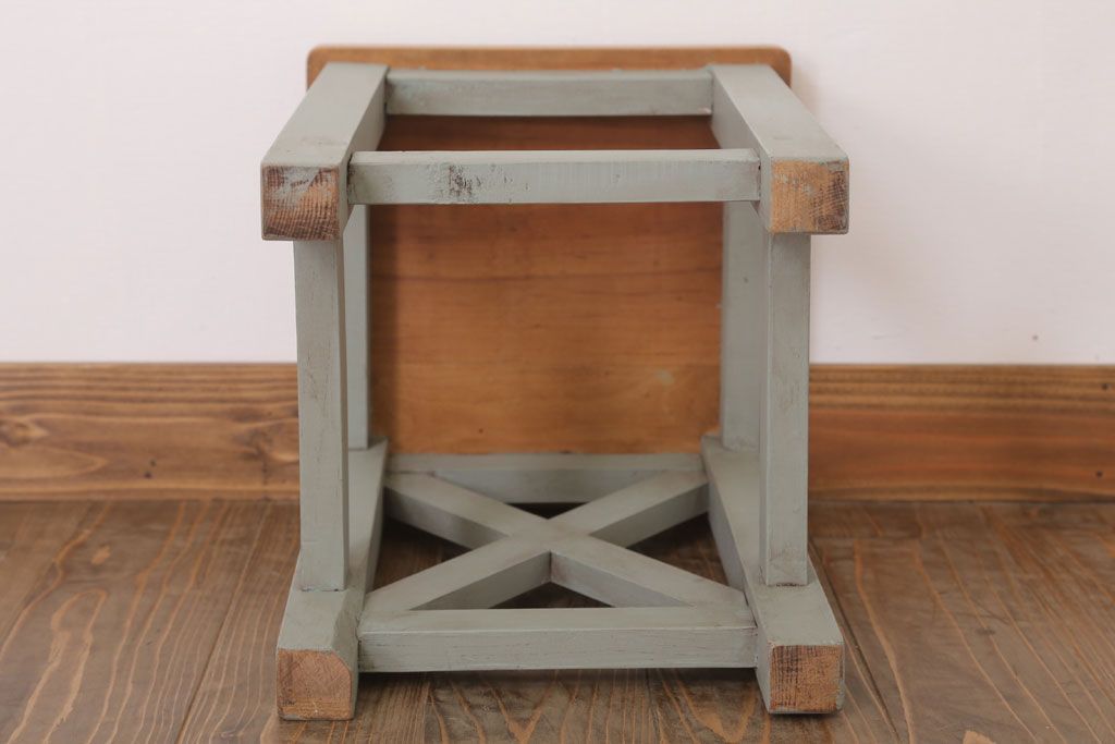 アンティーク雑貨　昭和レトロ　ペイントがかわいい角スツール(オリーブグリーン)(2)