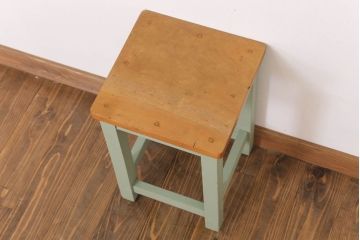 レトロ家具　昭和レトロ　ペイントがかわいい角スツール(くすんだグリーン)