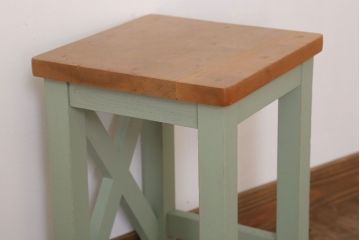 レトロ家具　昭和レトロ　ペイントがかわいい角スツール(くすんだグリーン)