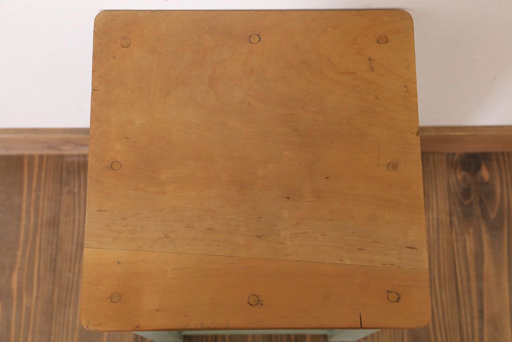 レトロ家具　昭和レトロ　ペイントがかわいい角スツール(くすんだグリーン)