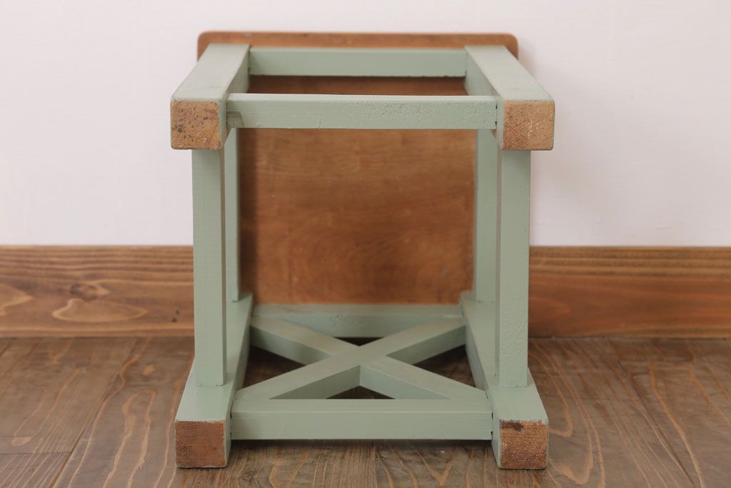 レトロ家具　昭和レトロ　ペイントがかわいい角スツール(くすんだグリーン)