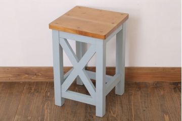 レトロ家具　昭和レトロ　ペイントがかわいい角スツール(くすんだ水色)