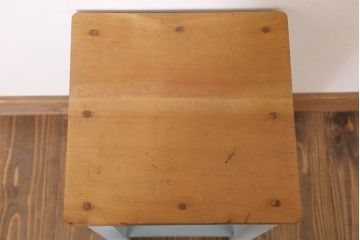 レトロ家具　昭和レトロ　ペイントがかわいい角スツール(くすんだ水色)