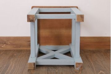 レトロ家具　昭和レトロ　ペイントがかわいい角スツール(くすんだ水色)