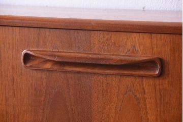 ヴィンテージ家具　G-PLAN 北欧ビンテージ　チーク材のサイドボード(キャビネット・収納棚)