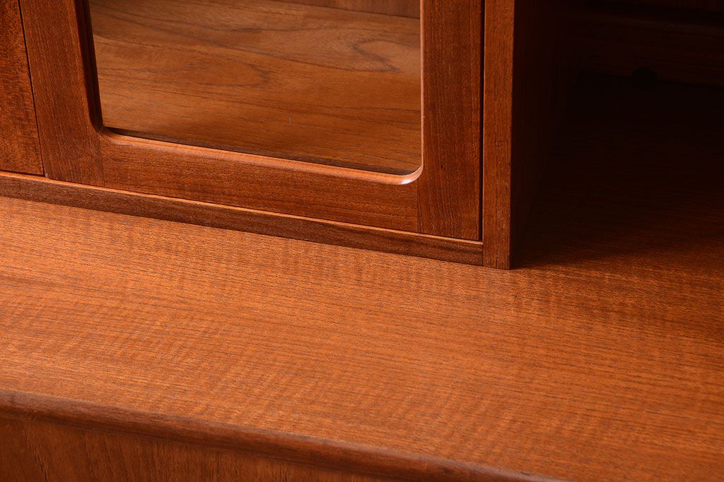 ヴィンテージ家具　G-PLAN 北欧ビンテージ　チーク材のサイドボード(キャビネット・収納棚)