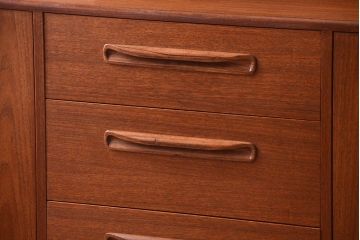 ヴィンテージ家具　G-PLAN 北欧ビンテージ　チーク材のサイドボード(キャビネット・収納棚)