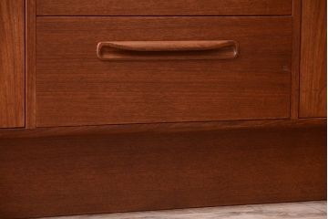 ヴィンテージ家具　G-PLAN 北欧ビンテージ　チーク材のサイドボード(キャビネット・収納棚)