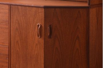 ヴィンテージ家具　G-PLAN 北欧ビンテージ　チーク材のサイドボード(キャビネット・収納棚)