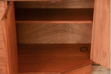 ヴィンテージ家具　G-PLAN 北欧ビンテージ　チーク材のサイドボード(キャビネット・収納棚)