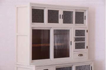 レトロ家具　アンティークペイント　ダイヤガラス・モールガラス入り!レトロな食器棚