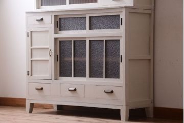 レトロ家具　アンティークペイント　ダイヤガラス・モールガラス入り!レトロな食器棚