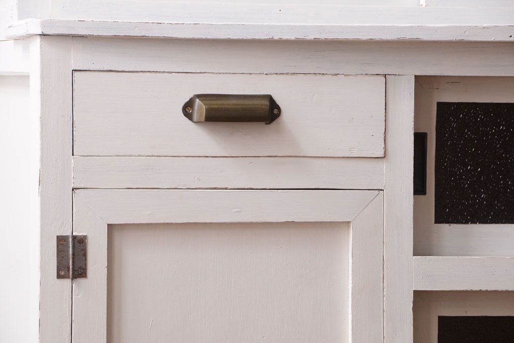 レトロ家具　アンティークペイント　ダイヤガラス・モールガラス入り!レトロな食器棚